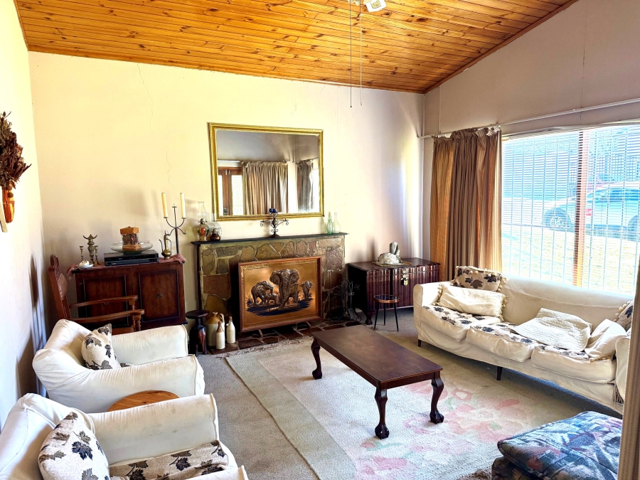 4 Bedroom Property for Sale in Bergzicht Western Cape